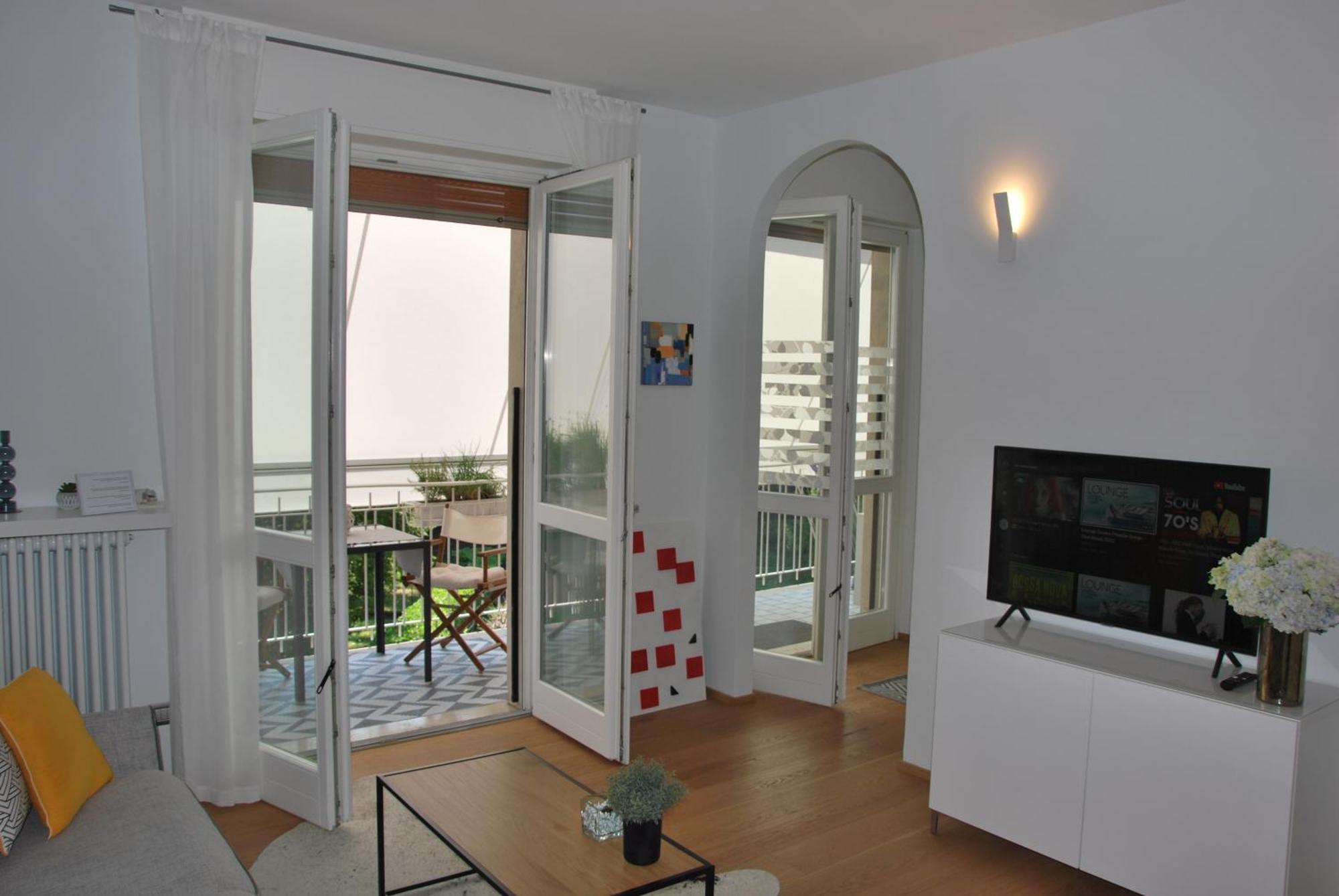 Suite 51 Appartamento Con Terrazzo A 50 Mt Dal Lago - Private Parking (Adults Only) Arona Exterior photo