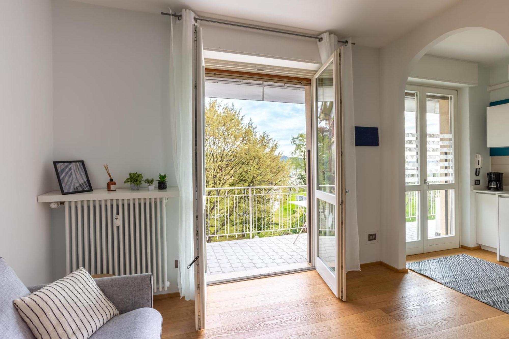 Suite 51 Appartamento Con Terrazzo A 50 Mt Dal Lago - Private Parking (Adults Only) Arona Exterior photo