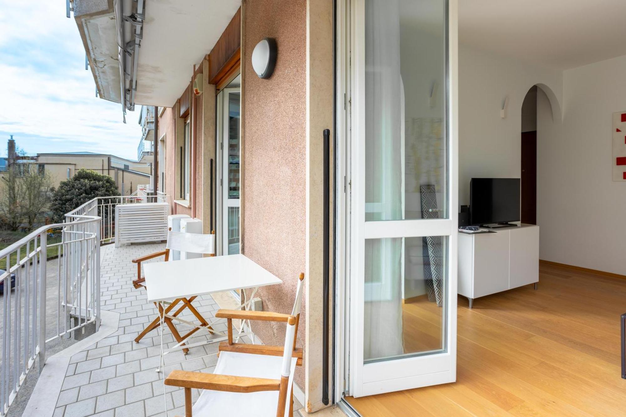 Suite 51 Appartamento Con Terrazzo A 50 Mt Dal Lago - Private Parking (Adults Only) Arona Exterior photo
