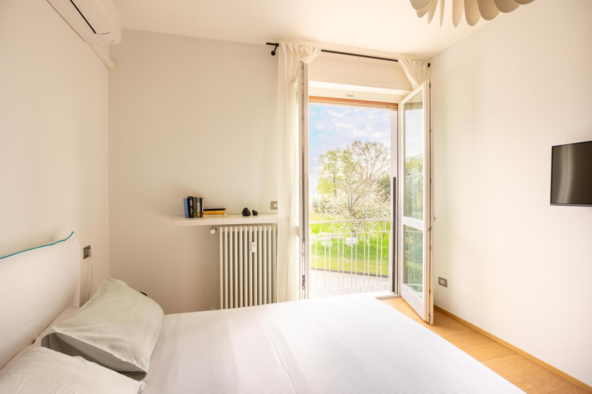 Suite 51 Appartamento Con Terrazzo A 50 Mt Dal Lago - Private Parking (Adults Only) Arona Exterior photo