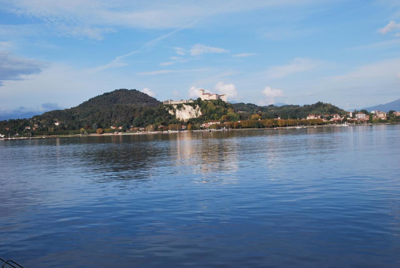 Suite 51 Appartamento Con Terrazzo A 50 Mt Dal Lago - Private Parking (Adults Only) Arona Exterior photo